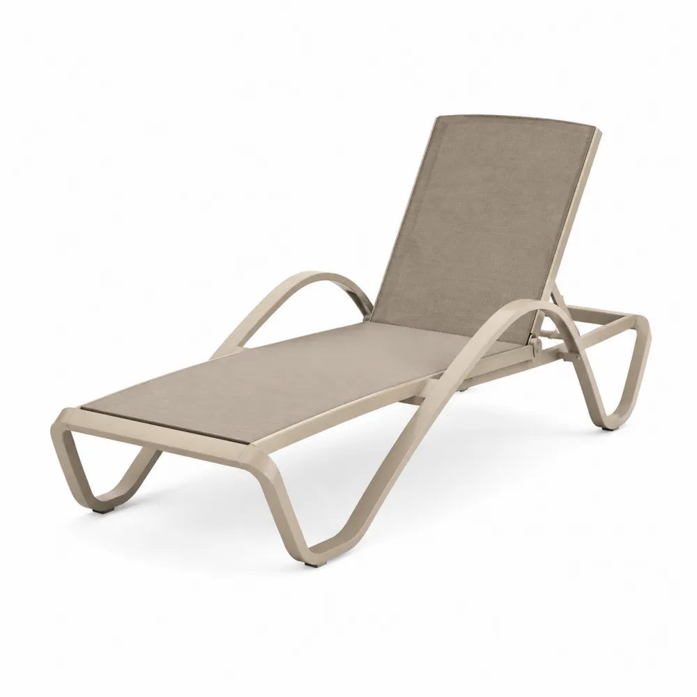 Leżak aluminiowy z siatkowym poliestrem piaskowy 195x65x32 cm